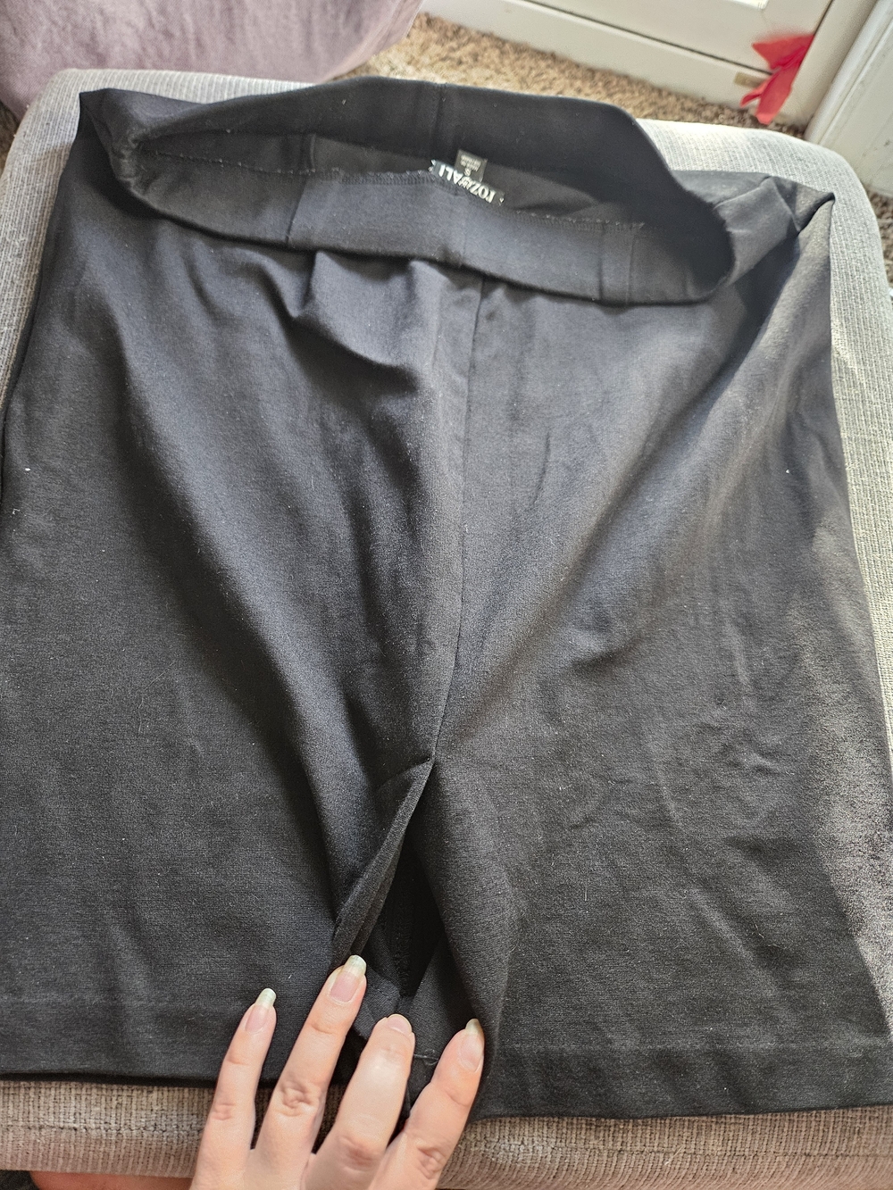 Roz & Ali Black Pencil Skirt - Sleek Office Staple - Picture 4 of 4